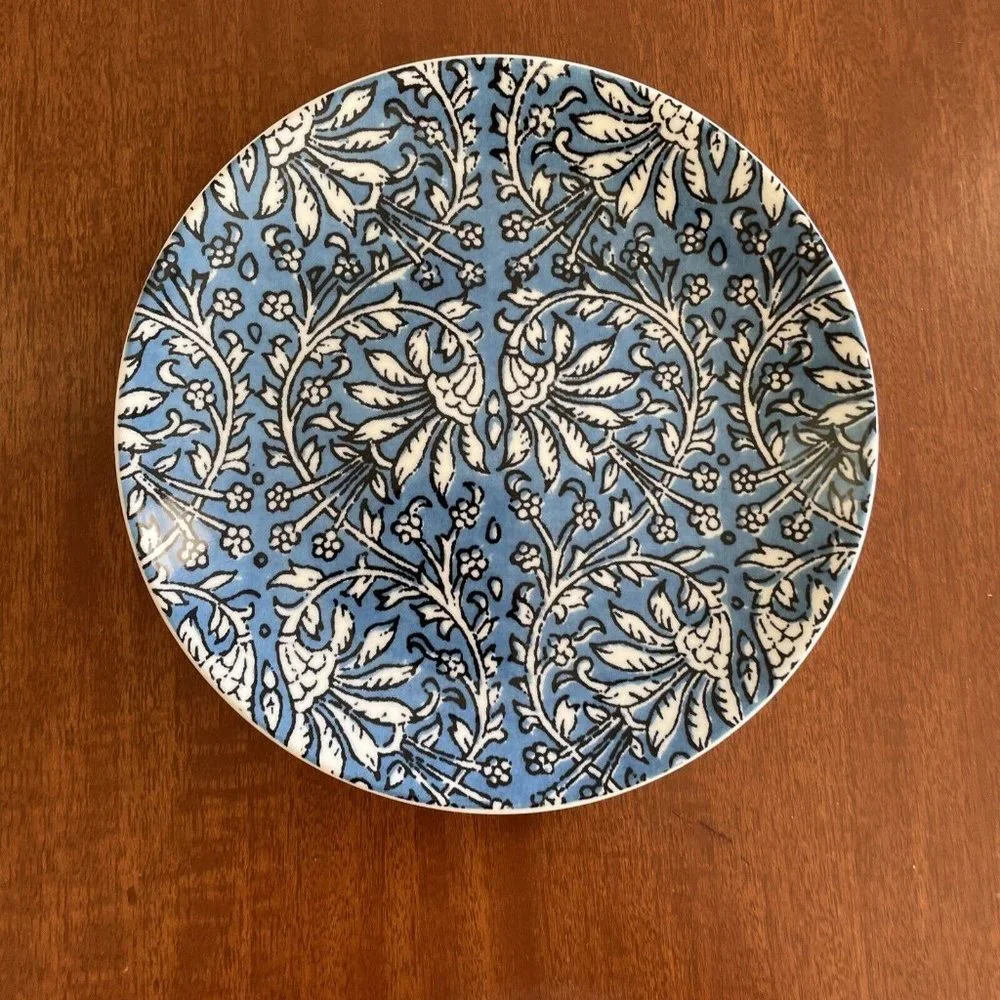 Williams Sonoma Isla Appetizer Plates Set of 4 NEW